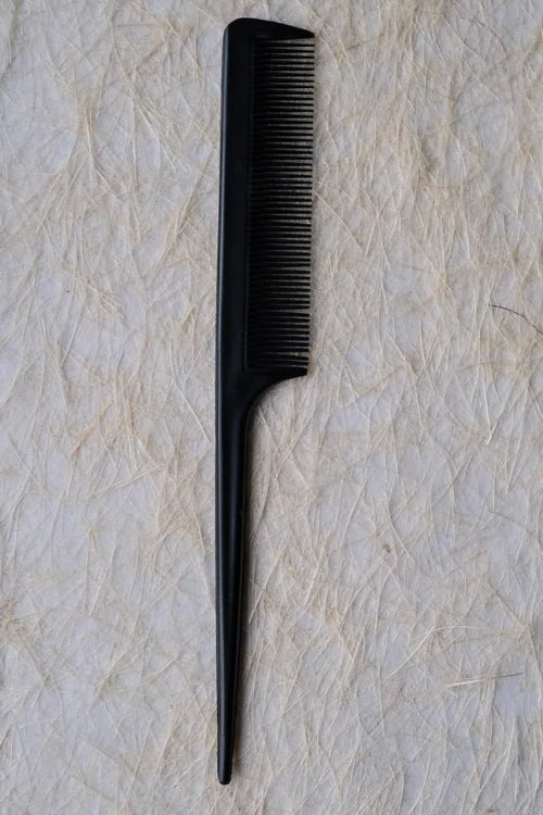 TAIL COMB